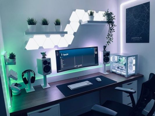 decor bàn máy tính gaming